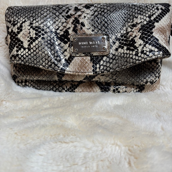 Nine West Black and Tan Snake Print Wristlet - Picture 3 of 5